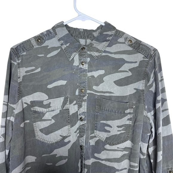 Express Boyfriend Oversized Style Camo Button Down Casual Shirt Women's Medium - Picture 6 of 8
